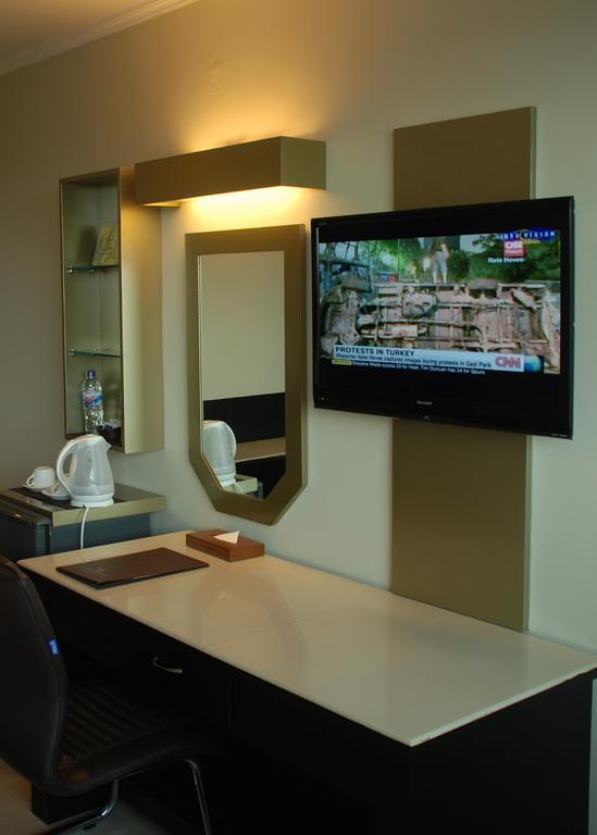 Hotel Gajahmada Понтианак Стая снимка