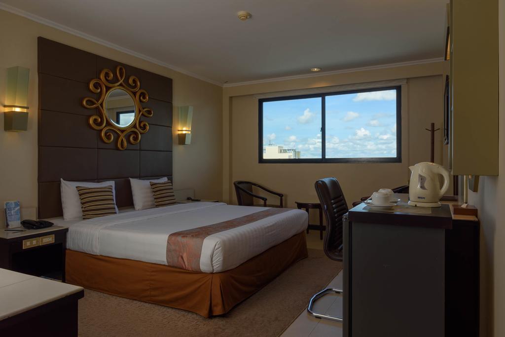 Hotel Gajahmada Понтианак Стая снимка