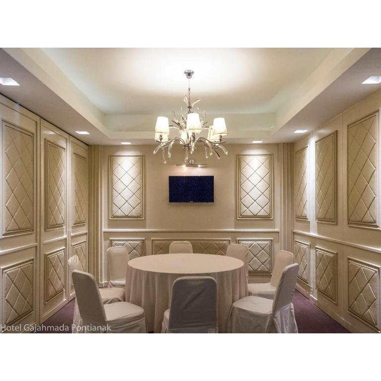 Hotel Gajahmada Понтианак Екстериор снимка