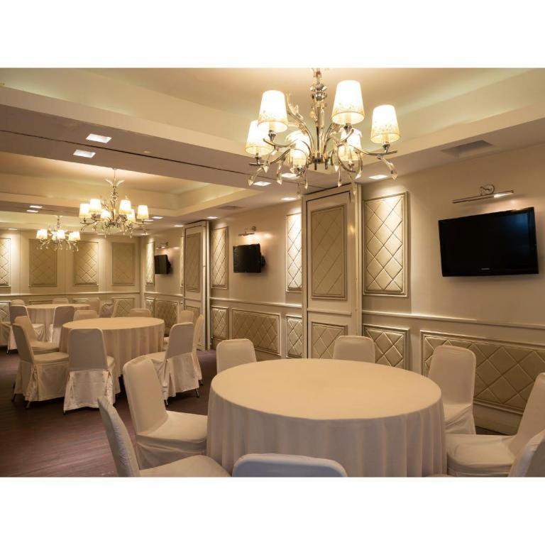Hotel Gajahmada Понтианак Екстериор снимка