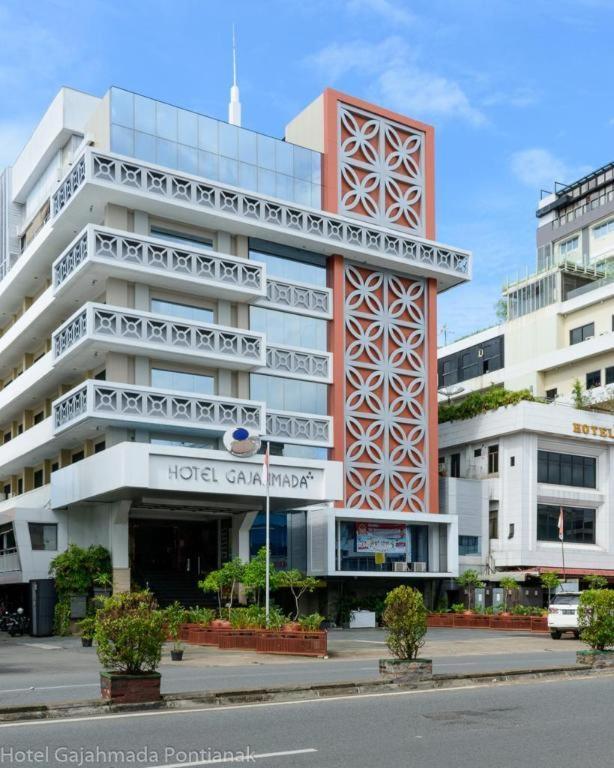 Hotel Gajahmada Понтианак Екстериор снимка