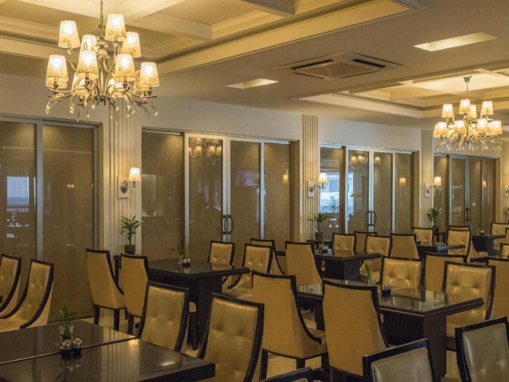 Hotel Gajahmada Понтианак Екстериор снимка