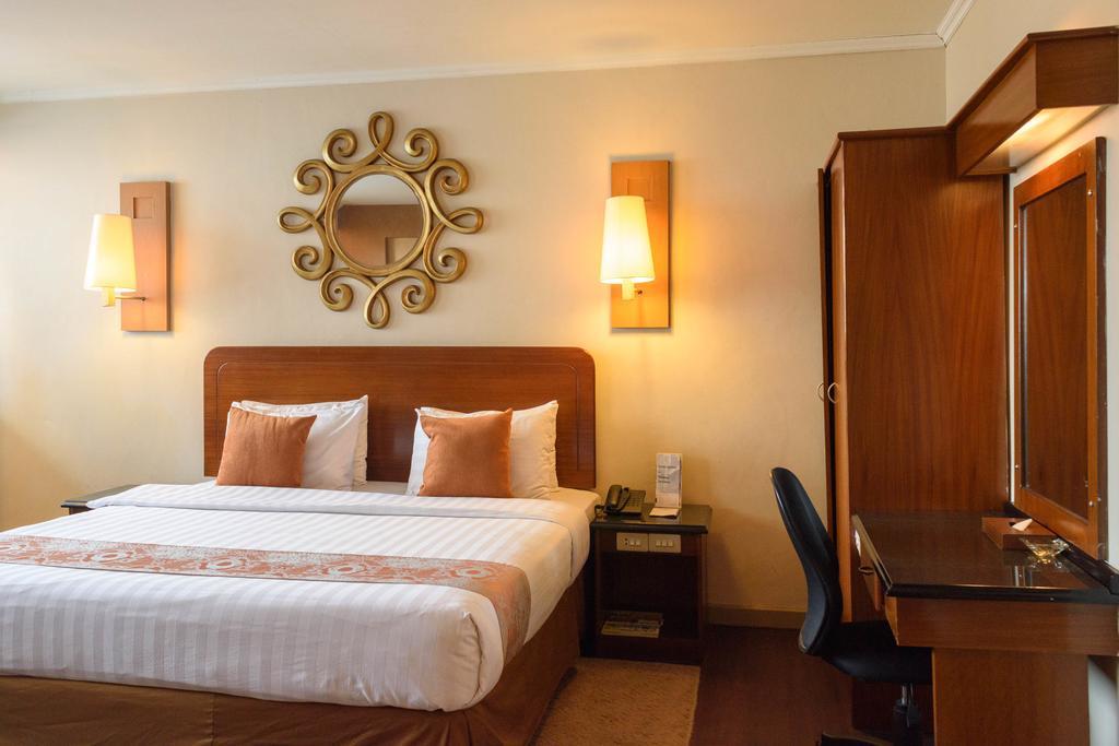 Hotel Gajahmada Понтианак Екстериор снимка