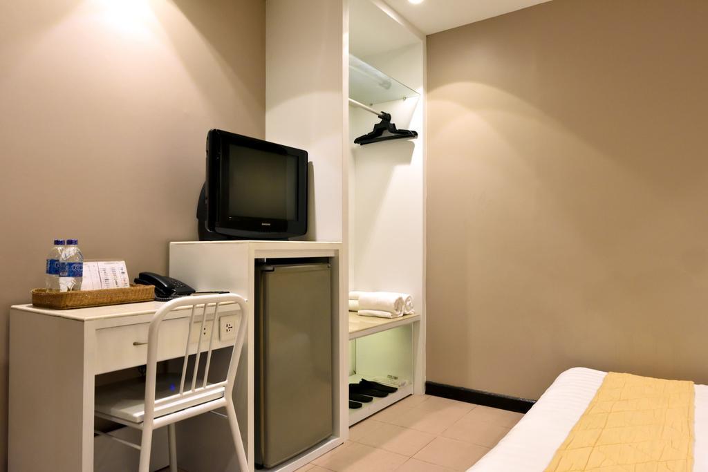 Hotel Gajahmada Понтианак Екстериор снимка
