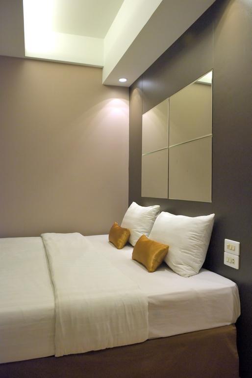 Hotel Gajahmada Понтианак Екстериор снимка