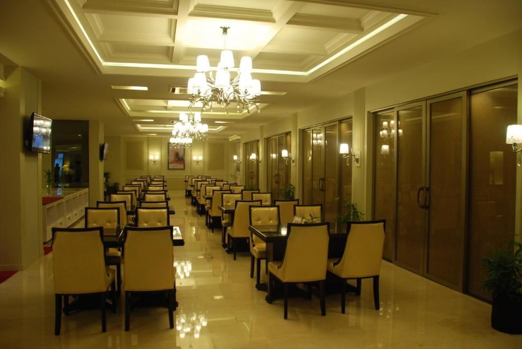 Hotel Gajahmada Понтианак Екстериор снимка